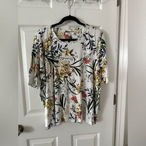 Chico’s floral top 4 XXL